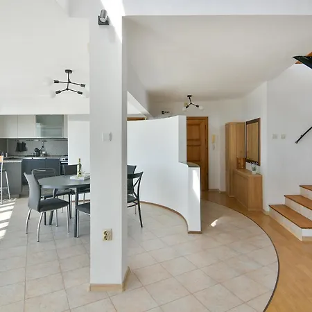 Skyline Grand Penthous Free Parking *