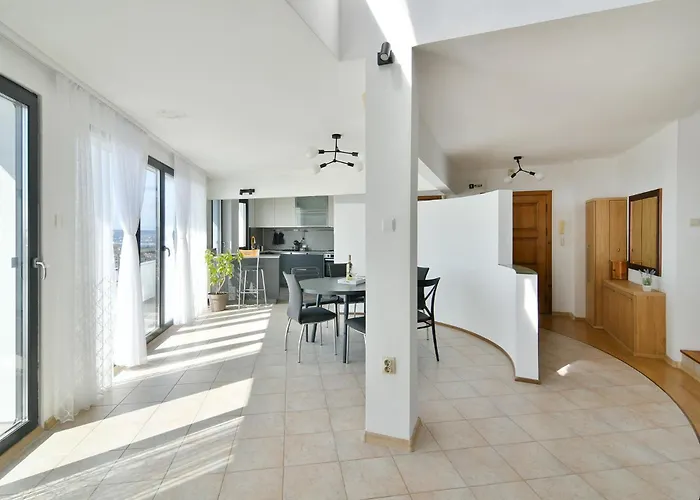 Skyline Grand Penthous Free Parking