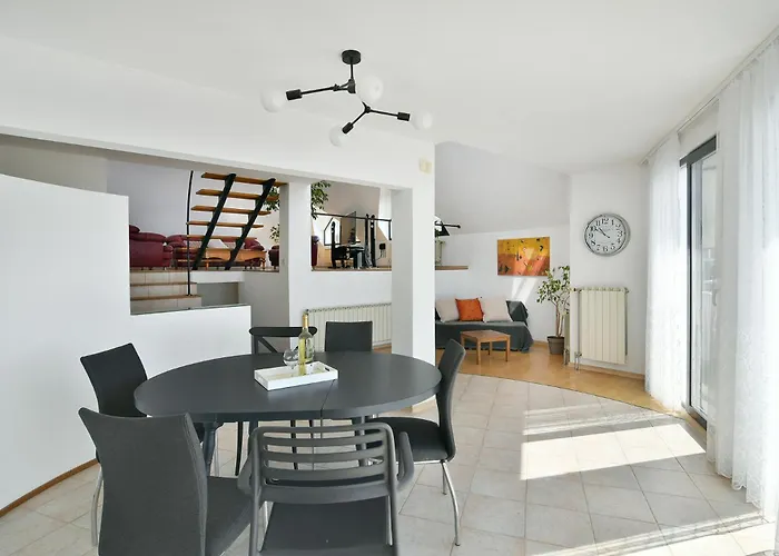 Skyline Grand Penthous Free Parking Warna