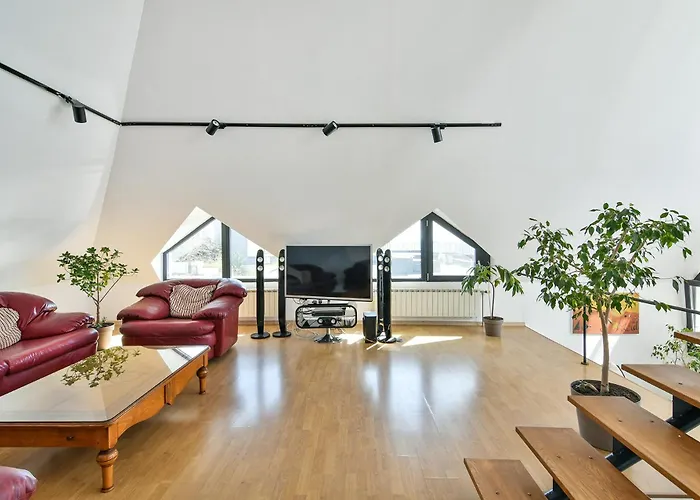 Skyline Grand Penthous Free Parking *