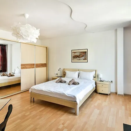Апартаменты Skyline Grand Penthous Free Parking *